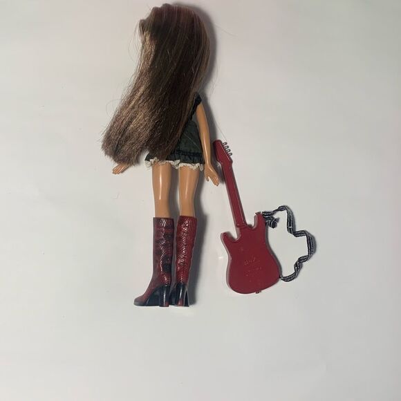 Bratz Yasmin Rock Angelz with guitar - Picture 6 of 9